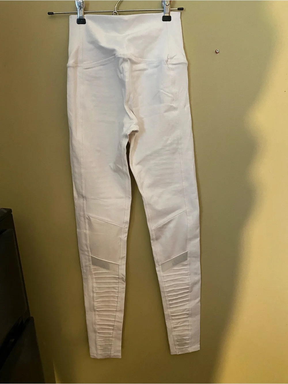 ALO Yoga High-Waist Off-White Moto Leggings - Women's XS